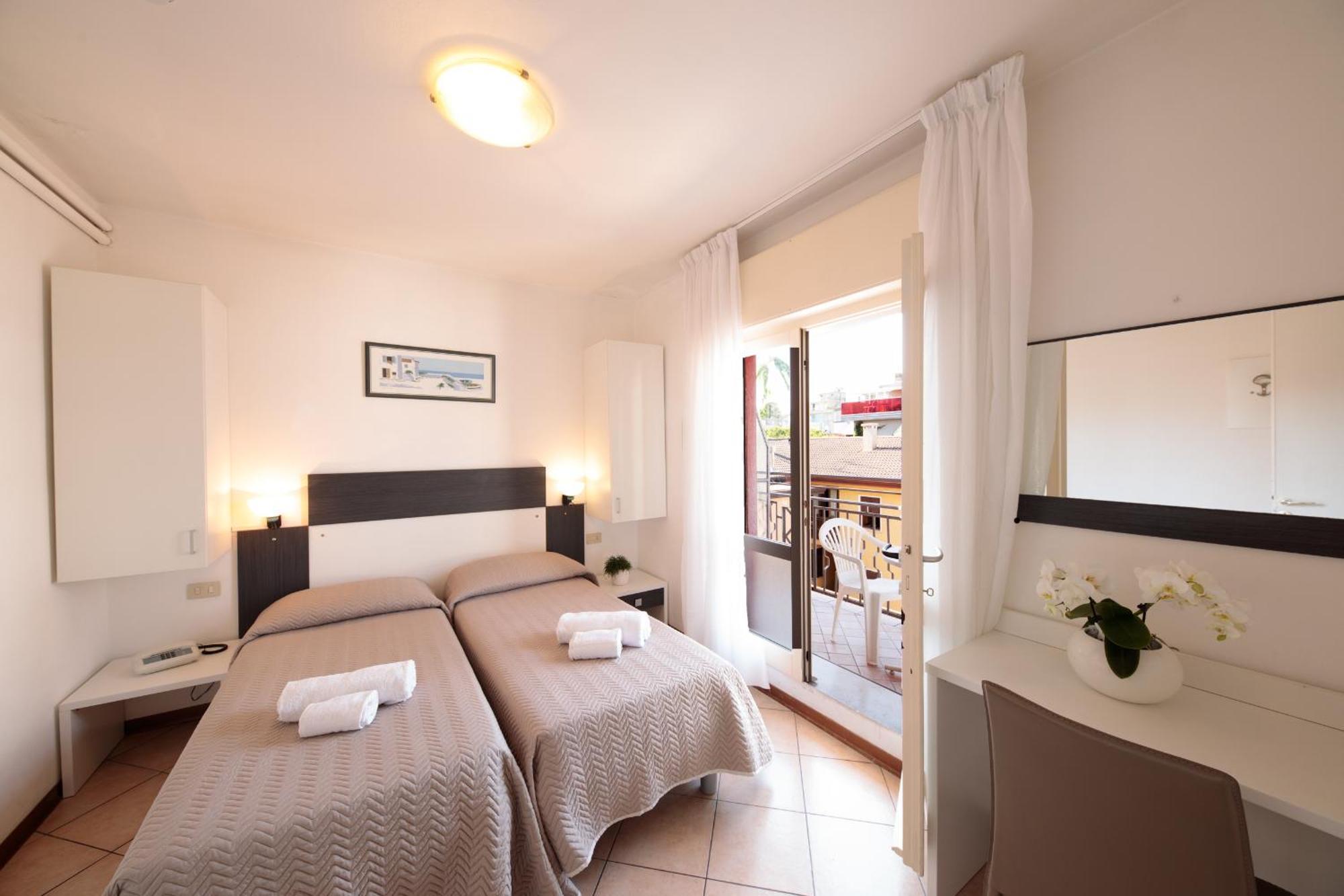 Hotel Madison Lido di Jesolo Exterior photo
