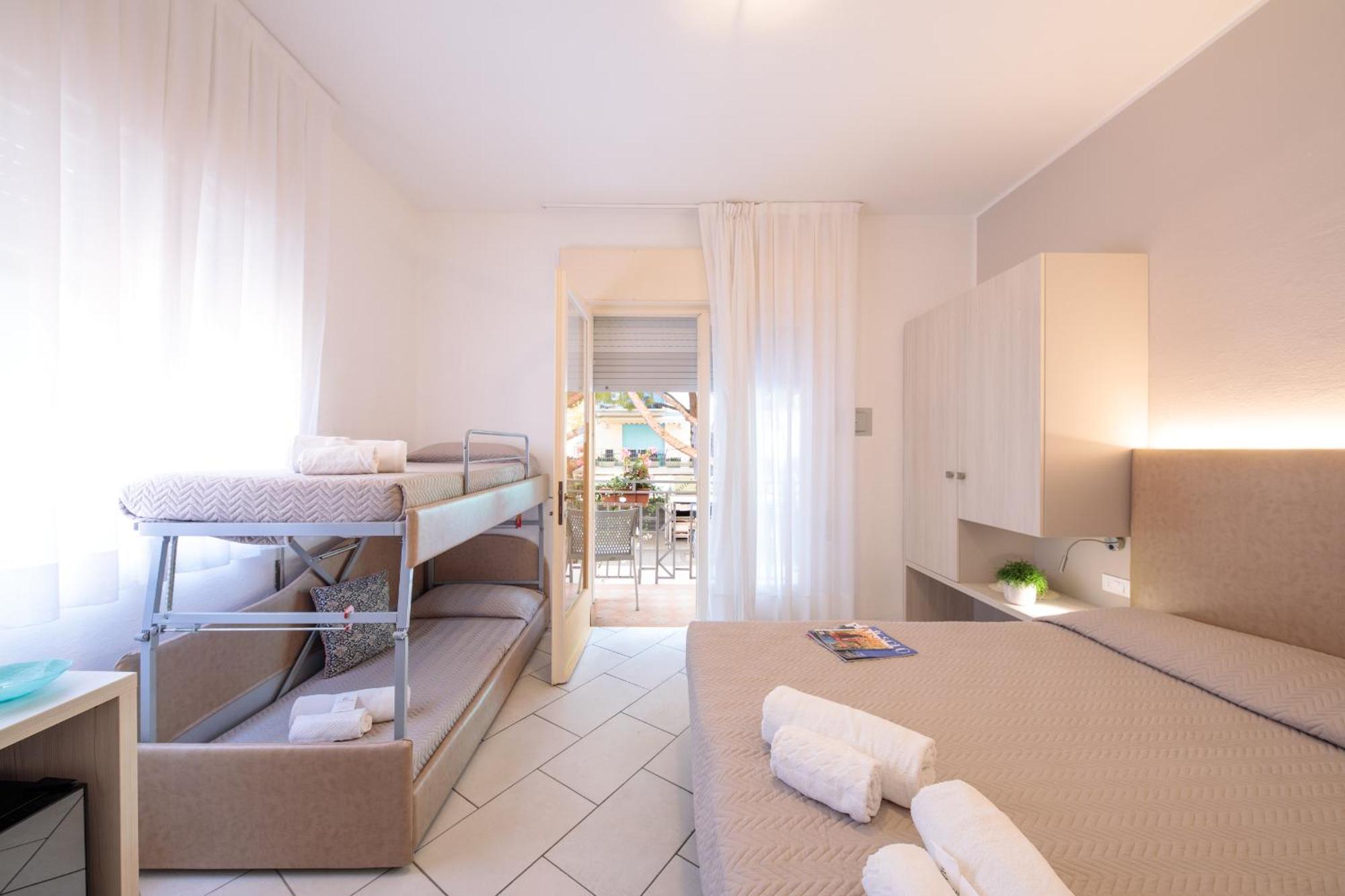 Hotel Madison Lido di Jesolo Exterior photo