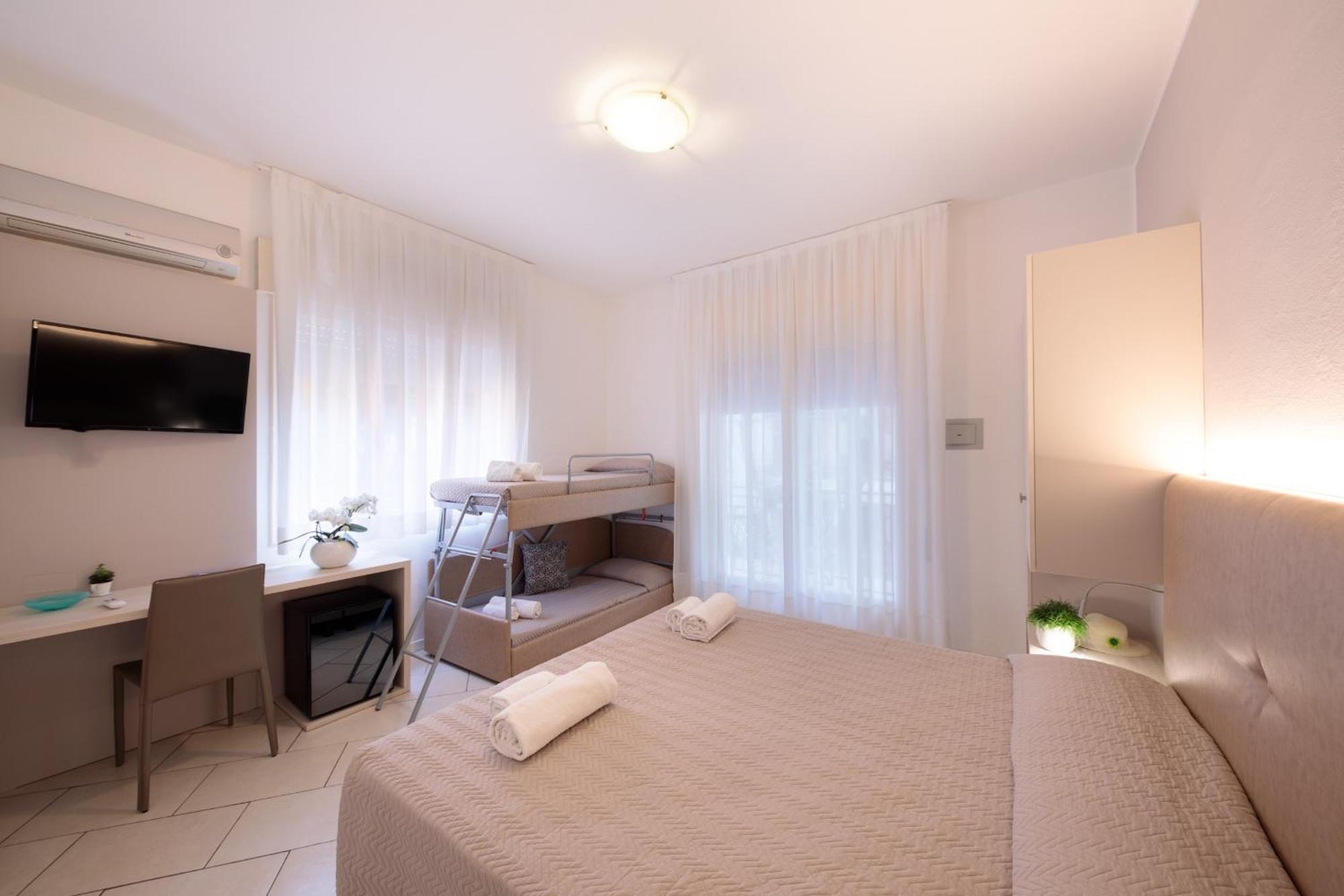 Hotel Madison Lido di Jesolo Exterior photo
