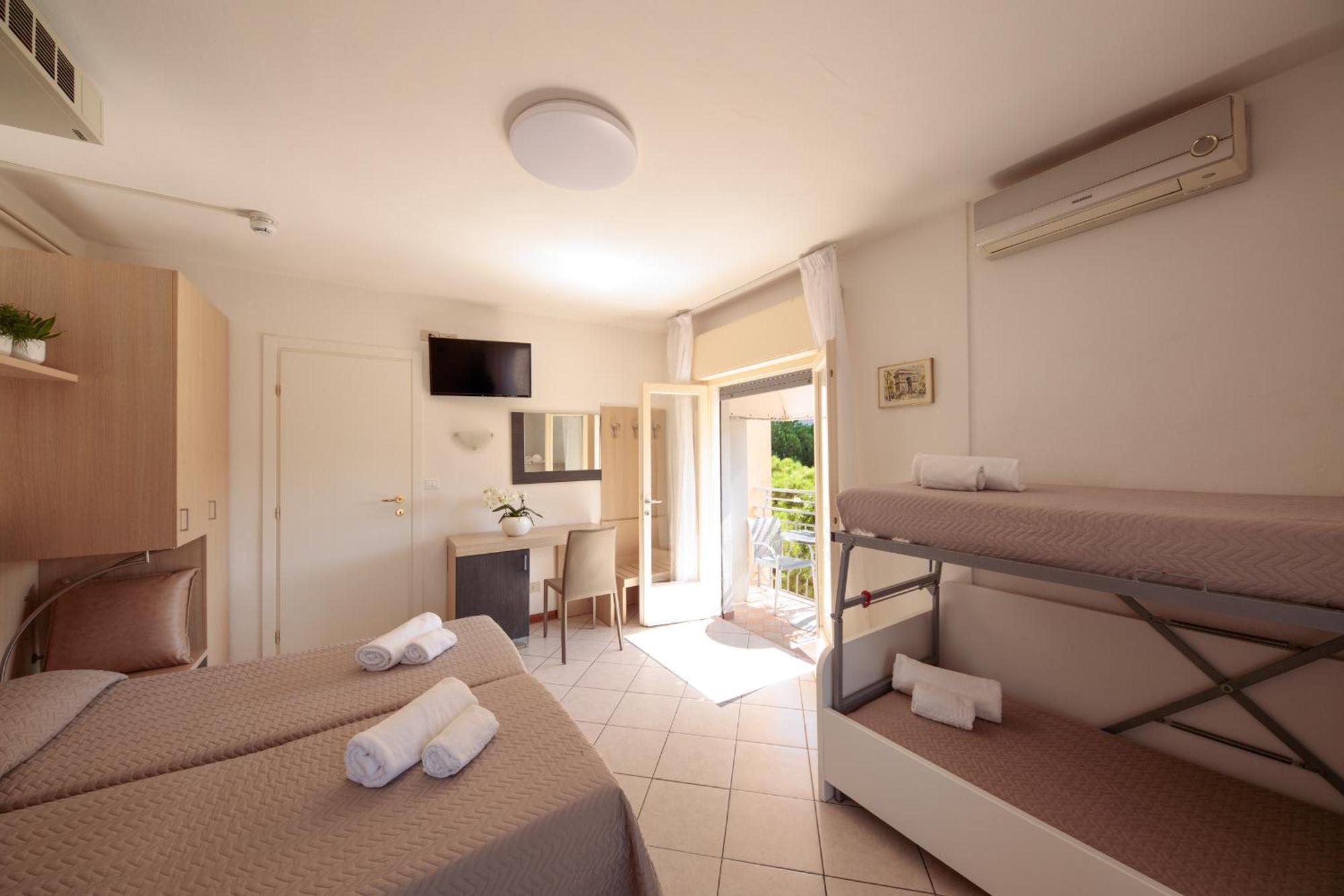 Hotel Madison Lido di Jesolo Exterior photo