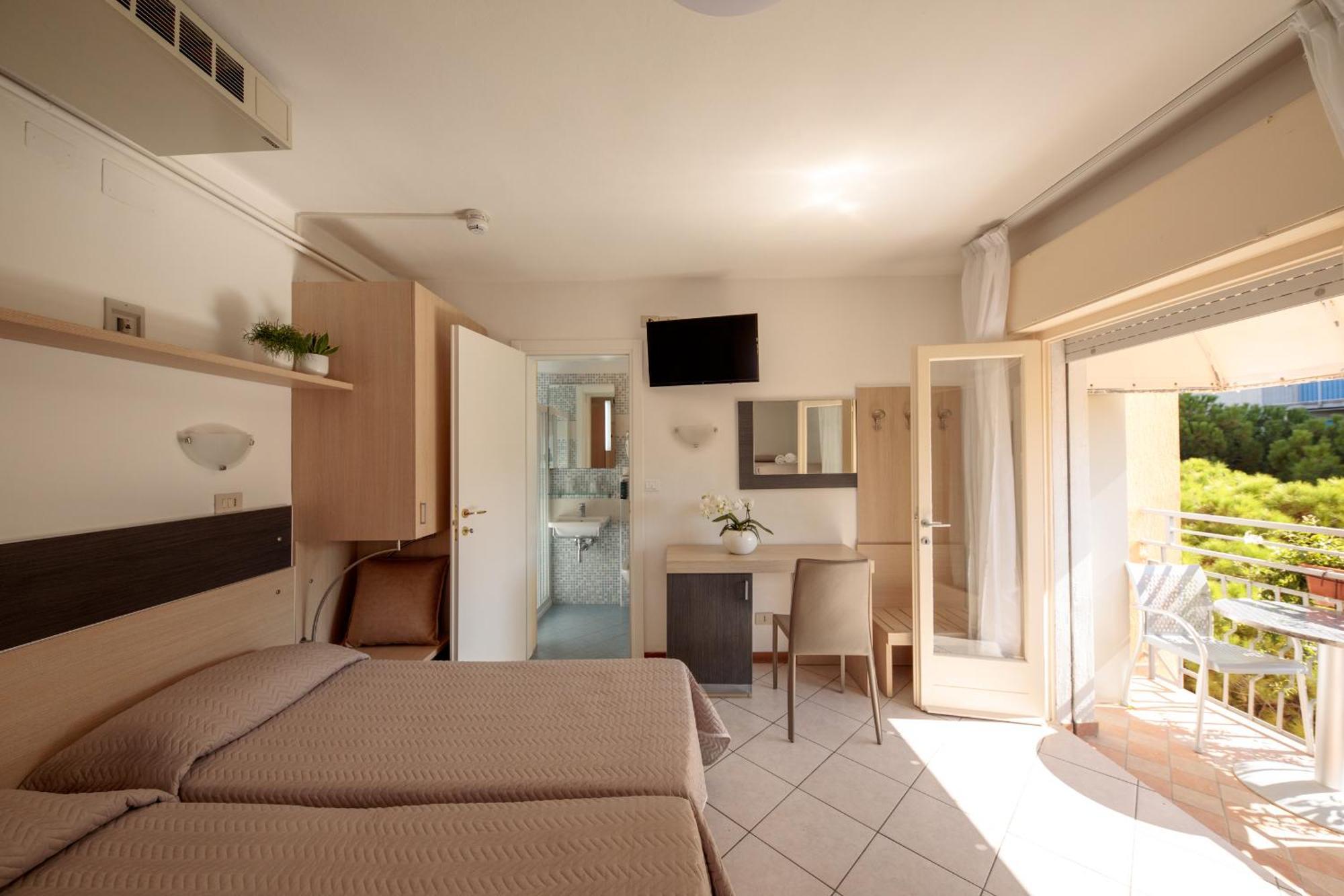 Hotel Madison Lido di Jesolo Exterior photo